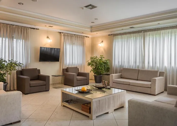 Limanaki מלון 3*