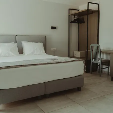 Limanaki Hotell